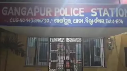 ଭଞ୍ଜନଗର: ବିବାହିତ ମହିଳାଙ୍କ ଅଶ୍ଳୀଳ ଫୋଟ ଭାଇରାଲ କରିବାର ଧମକ ଦେଇ ଗାଂଗପୁର ଥାନା ଅଞ୍ଚଳର ଯୁବକ ଗିରଫ