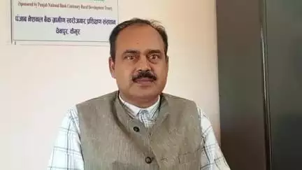 चैनपुर: चैनपुर पीएनबी ग्रामीण स्वरोजगार प्रशिक्षण संस्थान में दिया जा रहा निःशुल्क प्रशिक्षण, डायरेक्टर मनोज कुमार ने दी जानकारी