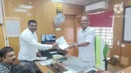 ସୋର: ଗୋପାଳପୁର ସ୍ୱାସ୍ଥ୍ୟ କେନ୍ଦ୍ର ର ବିଭିନ୍ନ ସମସ୍ୟା ନେଇ ଭୁବନେଶ୍ୱର ସ୍ଥିତ ସ୍ୱାସ୍ଥ୍ୟ ସଚିବ ଙ୍କୁ ଦାବିପତ୍ର ପ୍ରଦାନ କଲେ ବିଧାୟକ,