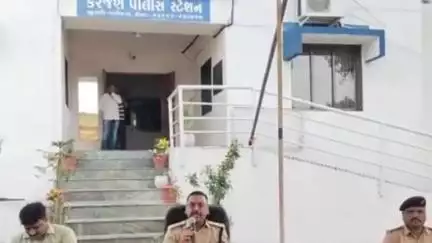 કરજણ: કરજણ પોલીસ સ્ટેશન ખાતે આવનાર તહેવારો અને સ્થાનિક સ્વરાજ્યની ચૂંટણીને લઇ પોલીસ અધિક્ષકની અધ્યક્ષતામાં શાંતિ સમિતિની બેઠક