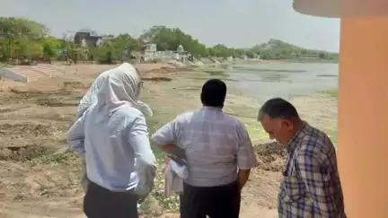 महाराजपुर: जल गंगा संवर्धन अभियान के तहत एसडीएम ने महाराजपुर के तालाबों एवं बगीचों का किया निरीक्षण