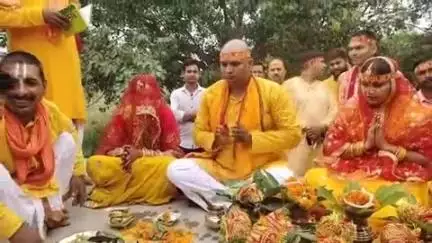 रहुई: मथुरापुर में नवनिर्मित मंदिर की प्राण प्रतिष्ठा से पहले निकाली गई कलश यात्रा