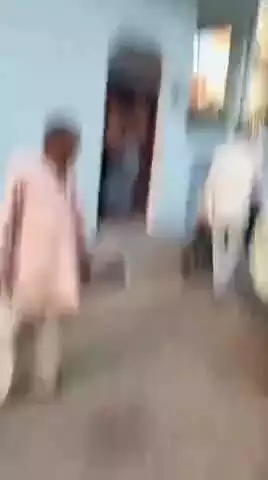 Hardoi Radha Nagar board ke pass pade ko hatane ke liye Om Prakash ji walon Ne maarpeet ki Hardoi Radha Nagar Tilak gram