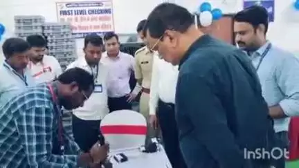 गोपालगंज: ब्लाक परिसर में विधानसभा चुनाव को लेकर पहुंचे पर्यवेक्षकों के साथ डीएम-एसपी ने केंद्र का निरीक्षण किया, दी जानकारी