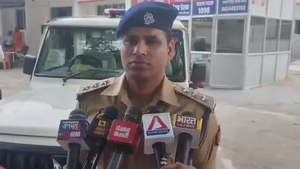 कौशांबी सिराथू लोहदा गांव थाना सैनी के अंतर्गत एक व्यक्ति द्वारा जहर खाने की सूचना पर तत्काल उपचार हेतु अस्पताल भिजवाया गया जहां चिकित्सकों द्वारा मृत घोषित कर दिया गया एवं परिजनों द्वारा दी गई तहरीर के आधार पर थाना स्थानीय पर अभियोग पंजीकृ