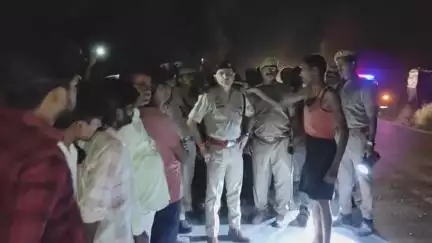 हरदोई पुलिस अधीक्षक द्वारा थाना मल्लावां क्षेत्रांतर्गत घटना स्थल का निरीक्षण कर पीड़ित परिजनों से वार्ता की गई
