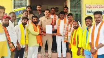 బోధన్: రెంజల్ మండలంలో గోవుల అక్రమ రవవాణాపై చర్యలు తీసుకోవాలని బీజేపీ నాయకుల డిమాండ్