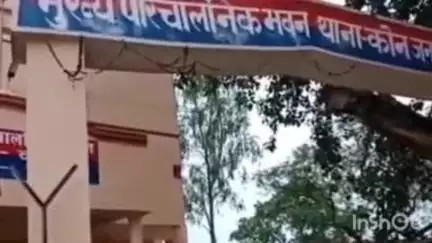 रॉबर्ट्सगंज: कोन क्षेत्र की चकरिया पुलिस पर मोबाइल चोरी के आरोप में युवक को पीटने का आरोप, वीडियो हुआ वायरल