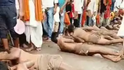 गोला: गोला में मंडा को लेकर लोटन सेवा का आयोजन किया गया