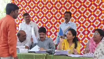 పెందుర్తి: రైల్వే బ్రిడ్జి నిర్మాణంలో భూమి కోల్పోతున్న పొర్లు పాలెం చీమలపల్లి రైతులు న్యాయం చేయాలని ఆందోళన # localissue
