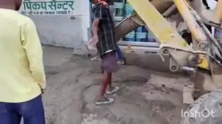 बैकुंठपुर: बैकुंठपुर से बाईसागर पारा सड़क निर्माण कार्य हुआ शुरू, शहरवासियों ने नगर पालिका प्रशासन को दी बधाई
