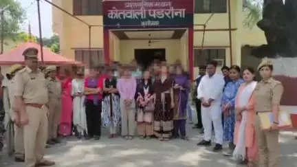 पडरौना: कुशीनगर में आर्केस्ट्रा संचालकों और महिला डांसर्स के लिए स्वास्थ्य और सुरक्षा पर फोकस करते हुए जागरूकता कार्यक्रम आयोजित