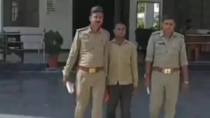 सिराथू: पुलिस ने टीकरडीह प्राइमरी स्कूल के पास आम की बाग से आत्महत्या के लिए मजबूर करने वाले व्यक्ति को किया गिरफ्तार