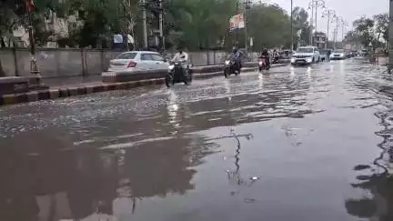 चूरू: बारिश के बाद मेडिकल कॉलेज के सामने और शहर के निचले इलाकों में भरा पानी, लोगों को हुई परेशानी