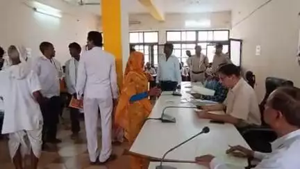 जतारा: खड़ाई गांव: फसल नष्ट होने और झूठे केस की धमकी मिलने पर भी पुलिस ने नहीं की कार्यवाही, पीड़ित ने कलेक्टर से शिकायत की