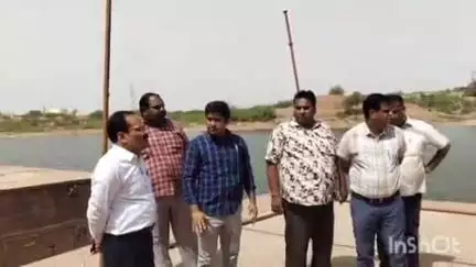 लोहावट: वंदे गंगा जल संरक्षण जन अभियान: जिला कलक्टर ने शिवसर तालाब पहुंचकर जिला स्तरीय कार्यक्रम की तैयारियों का लिया जायजा