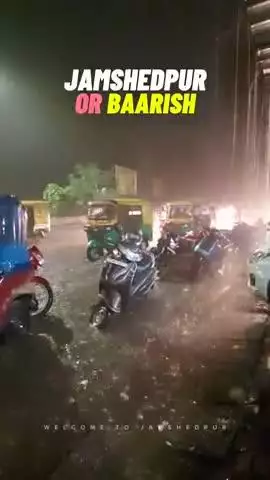 Jamshedpur ki baarish ka ek apna hi andaaz hai...
Na jaane kyun, har boond dil ke kareeb lagti hai.
Bheegti sadkein, khamosh asmaan aur mitti ki vo pehli khushboo —
Yeh sheher sirf rehta nahi, mehsoos hota hai… 🌧️🌿❤️