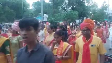 अकोला: महेश नवमीनिमित्त राजराजेश्वर मंदिरापासून काढण्यात आली भव्य शोभायात्रा, आमदार पठाण यांच्या हस्ते स्वागत