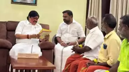 சிவகாசி: திருத்தங்களில் முன்னாள் அமைச்சர் இல்லத்தில் கோவில் கும்பாபிஷேக பணிக்காக 50,000 நிதி உதவி வழங்கிய முன்னாள் அமைச்சர்