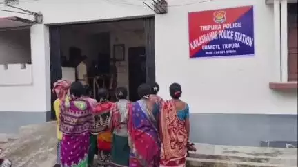 কৈলাশহর: কৈলাসহরের কালীশাসন চা-বাগানে গাড়ির চালককে পিটিয়ে হত্যা করার ঘটনায় 13 জনকে আটক করে জিজ্ঞাসাবাদ পুলিশের
