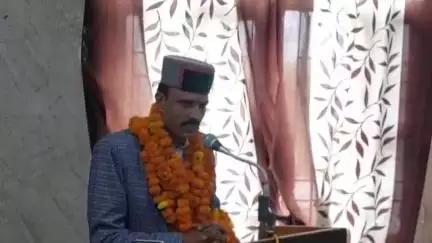 दाड़लाघाट: नगर पंचायत अर्की के उपाध्यक्ष पदम देव ने एसडीएम सभागार में ली पद और गोपनीयता की शपथ