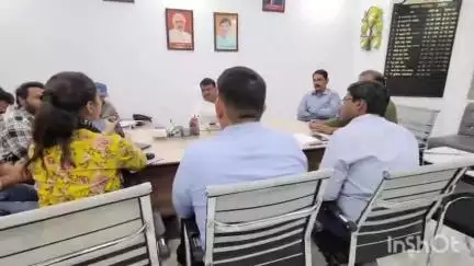 उज्जैन शहर: नेशनल क्लीन एयर प्रोग्राम के तहत शहर में वायु गुणवत्ता सुधार कार्यों की निगम मुख्यालय में समीक्षा