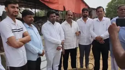 तारानगर: तारानगर में गौशाला में कार्यवाहक नेता प्रतिपक्ष भाजपा पार्षद दल रैगर का जन्मदिन गायों को गुड़ व दलिया खिलाकर मनाया गया
