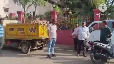 खुरई: एसडीएम ने सीएमओ के साथ नगर में सफाई व्यवस्था का निरीक्षण किया, बरसात से पहले नालों की सफाई के निर्देश दिए