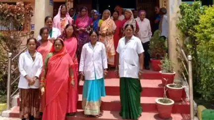 बुजुर्गों के सम्मान में जिलेभर में 'दाई-बबा दिवस' पर स्वास्थ्य शिविर आयोजित, 2445 लोगों की हुई जांच