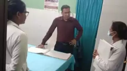 सुकमा: स्वास्थ्य केंद्र चितलनार में अव्यवस्था के कारण तीन कर्मचारियों को जारी हुआ शॉ कॉज नोटिस