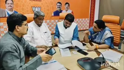 नर्मदापुरम निवासी राज्यसभा सांसद प्रदेश कार्यालय में आपातकाल की 50वीं वर्षगांठ की बैठक में शामिल हुईं
