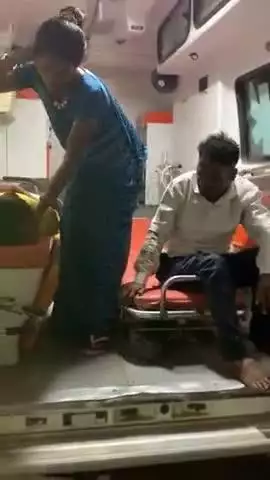 टीकमगढ़: मवई गांव के पास सड़क हादसे में दो लोग घायल, एक ज़िला अस्पताल में भर्ती