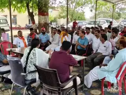 बल्देवगढ़: बल्देवगढ़ पुलिस थाना परिसर में आगामी त्योहारों को लेकर शांति समिति की बैठक आयोजित