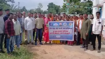 सुकमा: जिले के मोर गांव में मोर पानी महाअभियान के तहत ग्रामीणों को दिया गया प्रशिक्षण