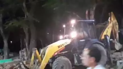 चंदौसी: चंदौसी नगर में नगर पालिका का बुलडोजर सड़कों के चौड़ीकरण के लिए फिर चला