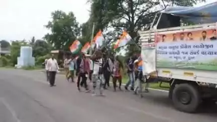 મહુવા: કાંકરિયા ગુણસવેલ ,સાંબા  ખાતે સંવિધાન બચાવો જન સંપર્ક યાત્રા પહોંચી.
