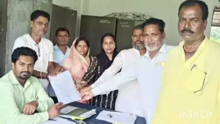 उदाकिशुनगंज: पुरैनी प्रमुख पर आरोप लगाते हुए पंचायत समिति सदस्यों ने उदाकिशुनगंज एसडीएम को दिया आवेदन