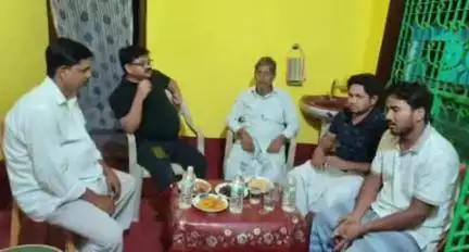 बहादुरगंज: जदयू के पूर्व विधायक मुजाहिद आलम ने पलासमनी पंचायत का दौरा किया, लोगों से मिले