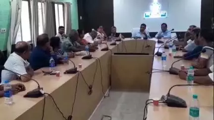 হলদিবাড়ি: পাবলিক অ্যাপের খবরের জের, হলদিবাড়ি শহরে রেলওয়ে ওভার ব্রিজ তৈরিতে প্রশাসনিক বৈঠক অনুষ্ঠিত হলো মহকুমা শাসককের দপ্তরে