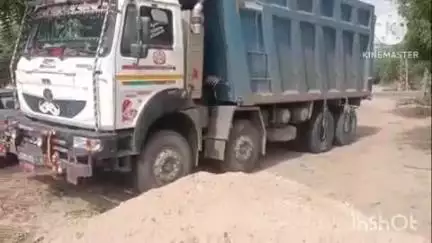 डेगाना: पादूकलां पुलिस ने अवैध बजरी परिवहन पर की बड़ी कार्रवाई, एक ट्रैक्टर और डंपर को किया ज़ब्त