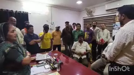 गुना नगर: गुना नगर पालिका में वेतन का संकट, सफाई कर्मचारियों ने नगर पालिका अध्यक्ष से की मुलाकात