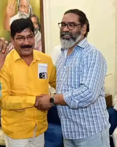 बूरमू: सुरेश बैठा ने मुख्यमंत्री श्री हेमंत सोरेन से की मुलाकात, कांके रिम्स 2 पर हुई चर्चा