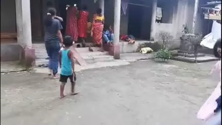 ময়নাগুড়ি: ব্রহ্মপুর এলাকায় বাড়ির ভেতর থেকে উদ্ধার হওয়া যুবকের দেহ সনাক্ত করল পরিবার, ময়নাগুড়ি থানায় লিখিত অভিযোগ দায়ের