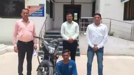 ડીસા વાડીરોડ પાસેથી ચોરીના બાઈક સાથે એક શખ્સને એલસીબી પોલીસે ઝડપી પાડ્યો.