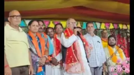 चौपारण: ग्राम नावागढ़ में आयोजित महायज्ञ के प्रवचन संध्या में शामिल हुए विधायक मनोज कुमार यादव