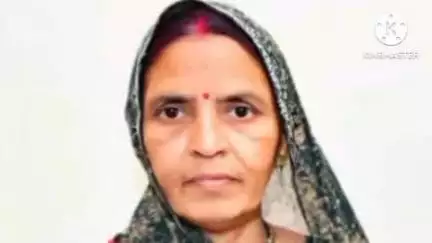 शिवपुरी नगर: मेहंदी रचे हाथों से मां को अंतिम विदाई