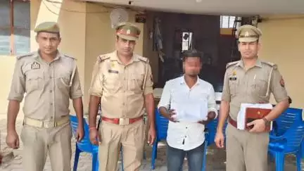 कोल: थाना विजयगढ़ में सोशल मीडिया पर तमंचा लहराने का मामला, आरोपी पहुँचा हवालात