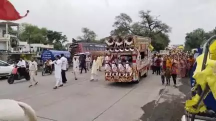 शुजालपुर: शुजालपुर क्षेत्र में गूंजे बाबा महाकाल के नारे, 12 ज्योतिर्लिंग की शोभायात्रा में उमड़ी श्रद्धालुओं की भीड़