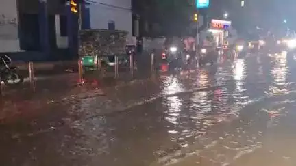 বর্ধমান ১: হঠাৎ বৃষ্টি ও বজ্রপাত,টানা আধঘণ্টার বৃষ্টিতে বর্ধমান শহরের বেশকিছু এলাকা জলমগ্ন,সমস্যায় স্থানীয় বাসিন্দারা #jansamasya