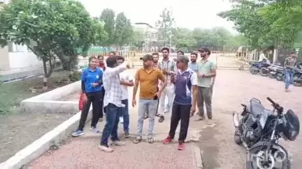 विदिशा नगर: खेल शिक्षकों ने CM के नाम डिप्टी कलेक्टर को सौंपा ज्ञापन, खेल शिक्षकों के पद बढ़ाने की मांग